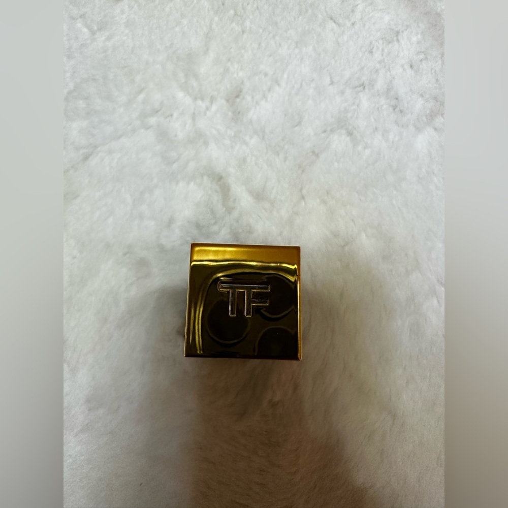 Tom Ford purple Luxurious Black and Gold case Lipstick - Picture 3 of 5